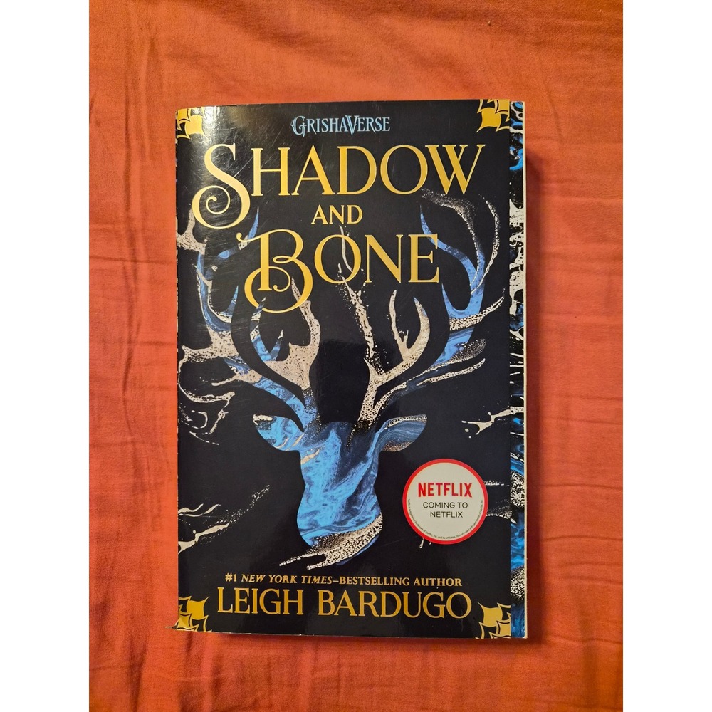 Shadow and Bone Leigh Bardugo Grishaverse Paperback Book 1 Netflix Edition